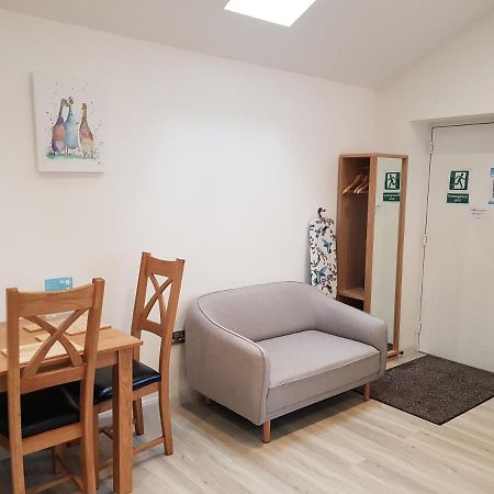 Wyvern Apartment Йоувил Екстериор снимка