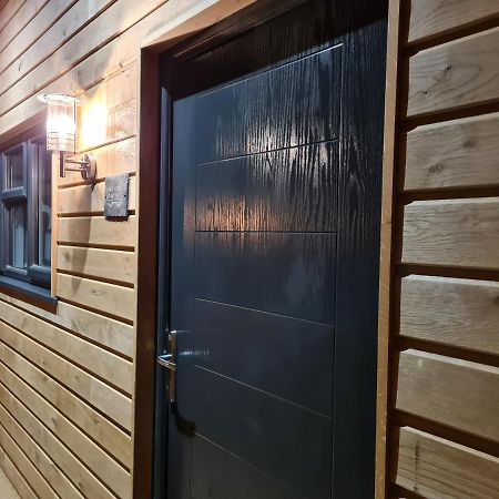 Wyvern Apartment Йоувил Екстериор снимка