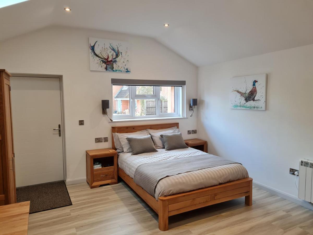 Wyvern Apartment Йоувил Екстериор снимка