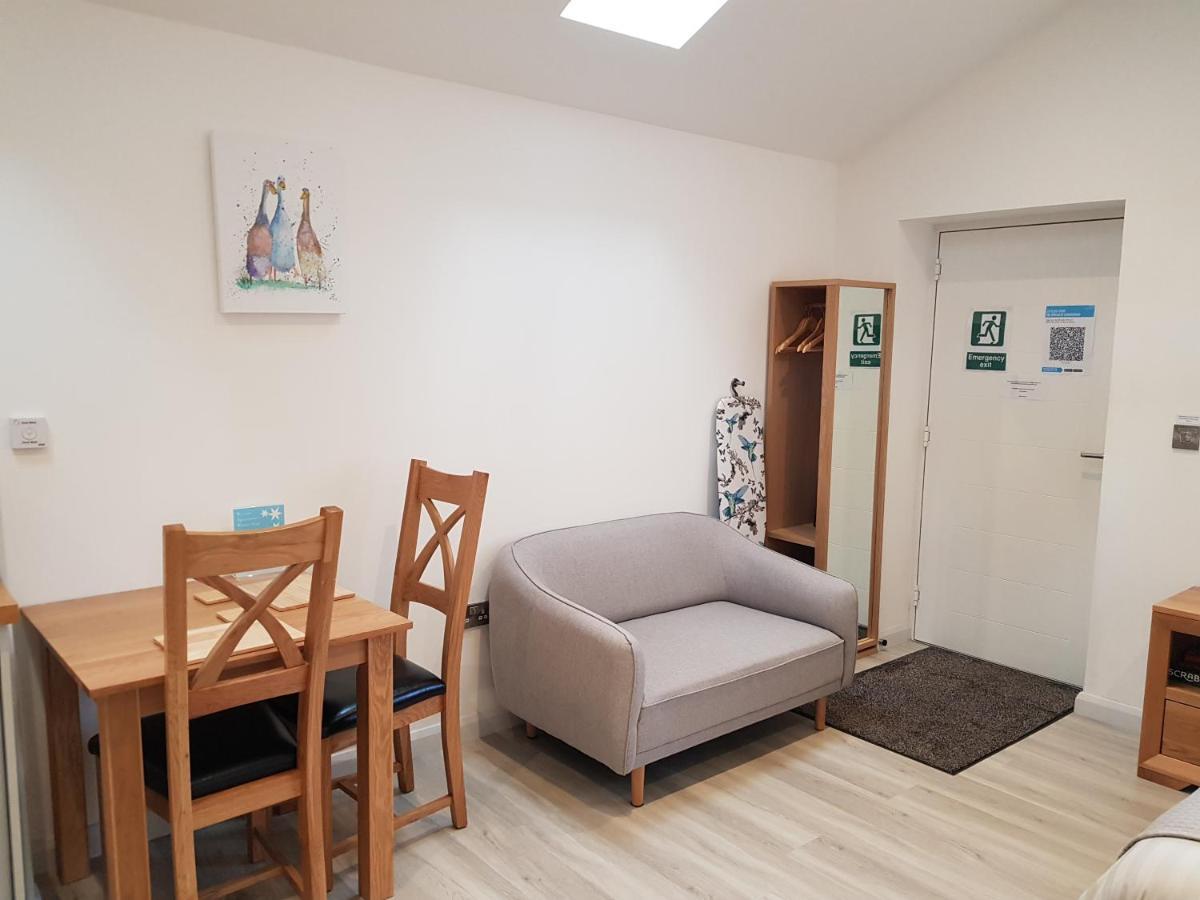 Wyvern Apartment Йоувил Екстериор снимка