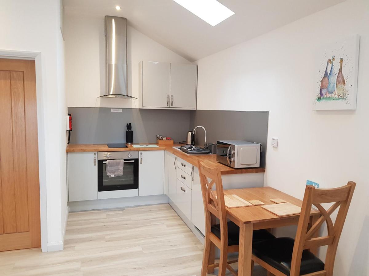 Wyvern Apartment Йоувил Екстериор снимка